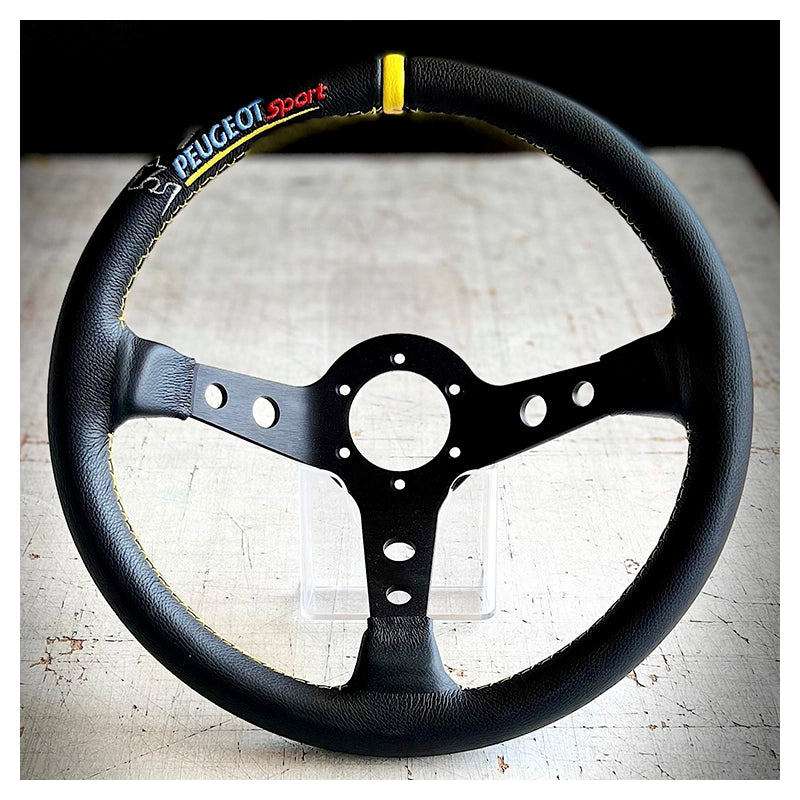 Volante personalizzato Peugeot Motorsport (cuciture gialle)
